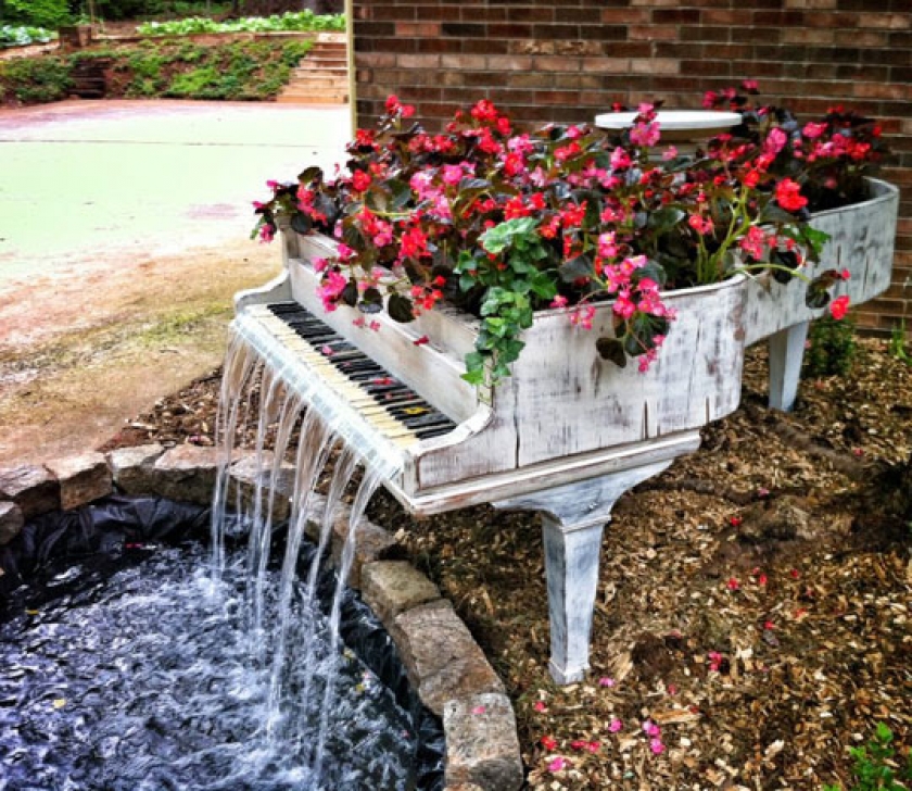 Old Piano Turned Into A Magnificent Fountain