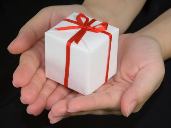 When is the appropriate time to open a gift?