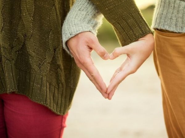 You're out with friends on a cold day. You have a thick coat on, but your friend forgot hers. Do you lend her yours?