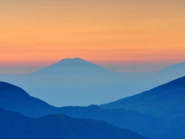 Do you prefer the sky or the mountains?